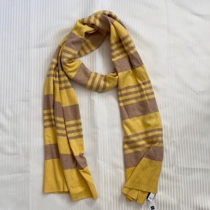 Yellow and tan GAP scarf